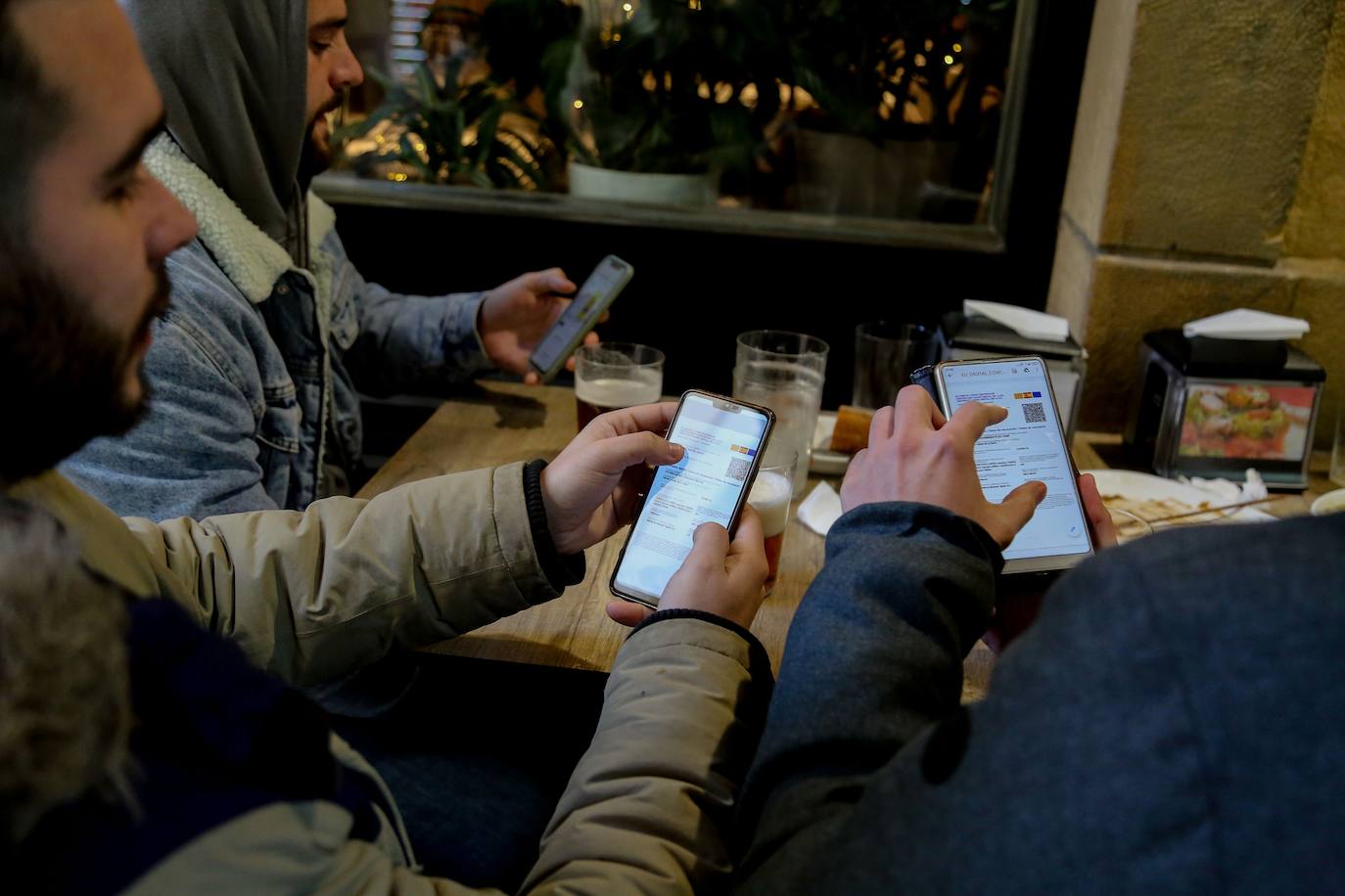 Fotos: Primer día del pasaporte Covid en los restaurantes de Euskadi