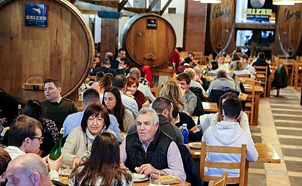 Una vista de la sidrería Saizar.