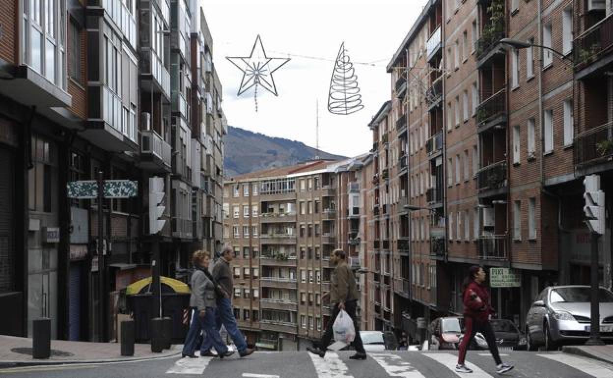 El propietario se había ausentado de su casa por estar en el hospital.