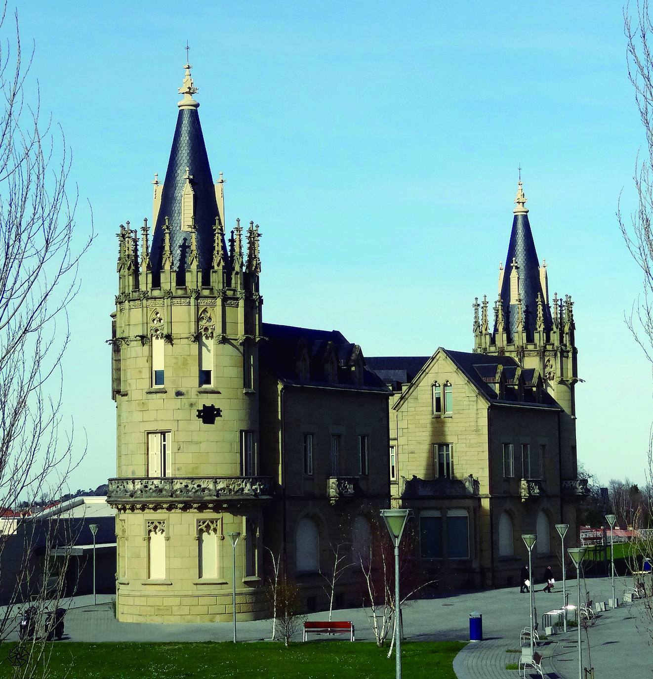 Las torres de Arbide, reconstruidas en Miramón. 