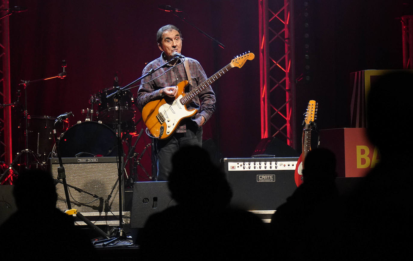 Fotos: Oskorriren kantak «maitasun handiz, baina errespetu gutxiz»