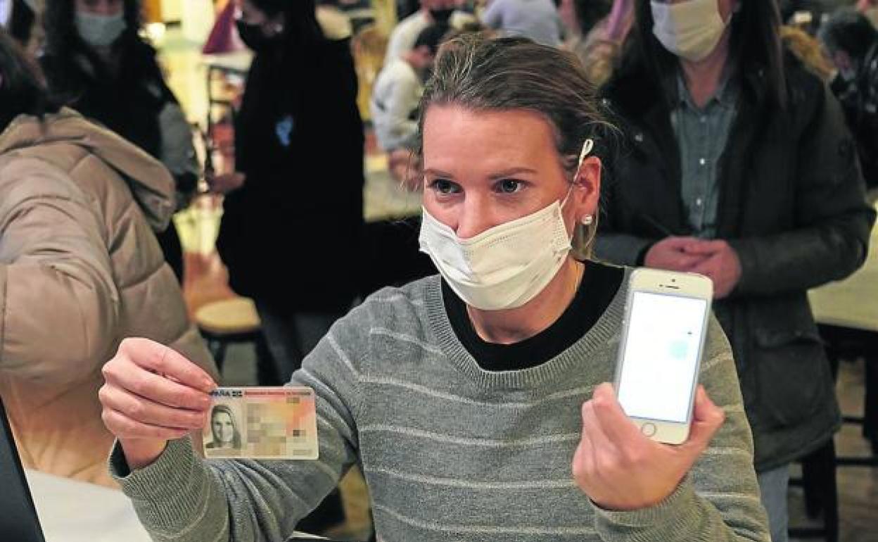 El pasaporte covid complementa el uso de la mascarilla, defiende el Gobierno vasco.