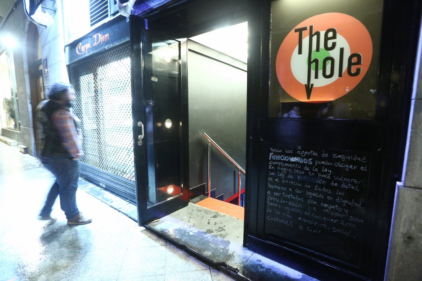 El pub de Donostia al que se sancionará va a retirar el cartel en el que se negaba a solicitar el pasaporte covid. 