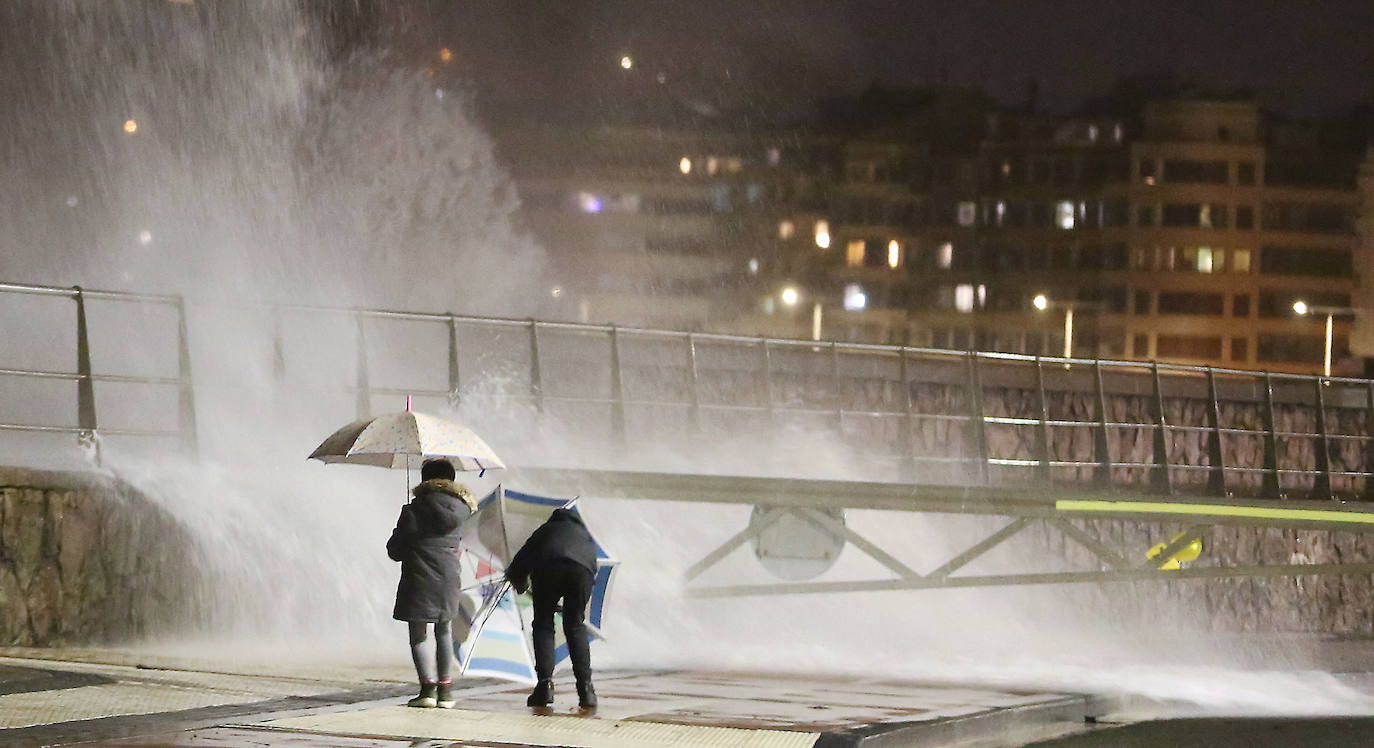 Fotos: La lluvia no da tregua: Euskalmet activa la alerta naranja para este jueves y viernes