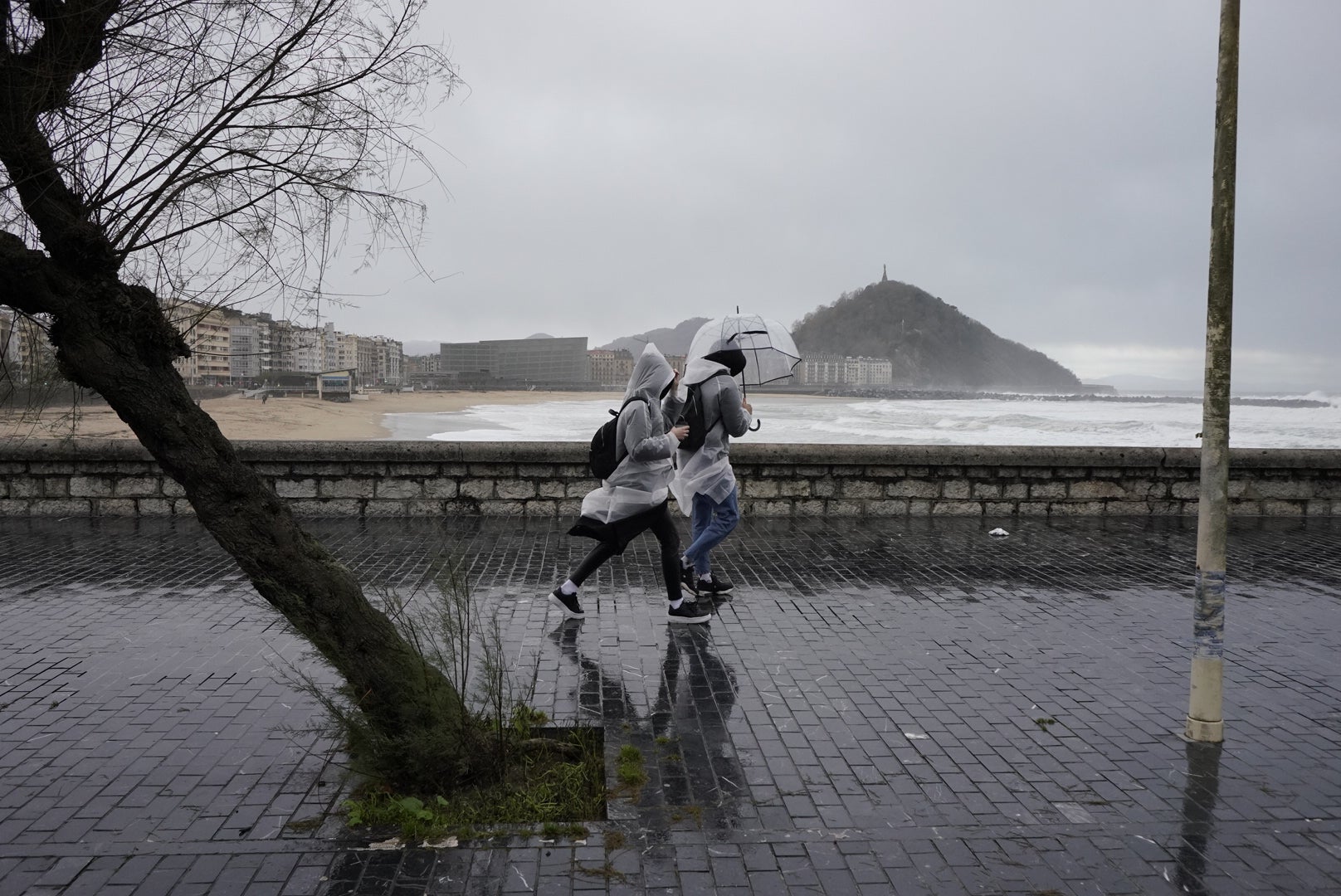 Fotos: La lluvia no da tregua: Euskalmet activa la alerta naranja para este jueves y viernes