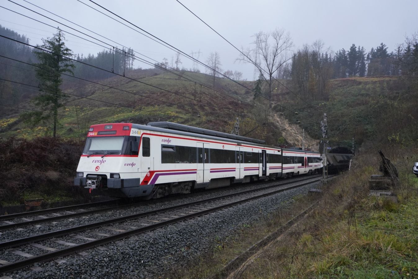 Accidente de un tren de cercanías entre Beasain y Brinkola tras un desprendimiento a la altura de Gabiria