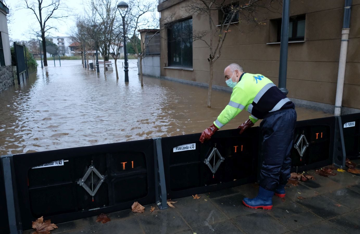 Fotos: Inundaciones en Behobia y otros puntos de Irun por el desbordamiento del Bidasoa