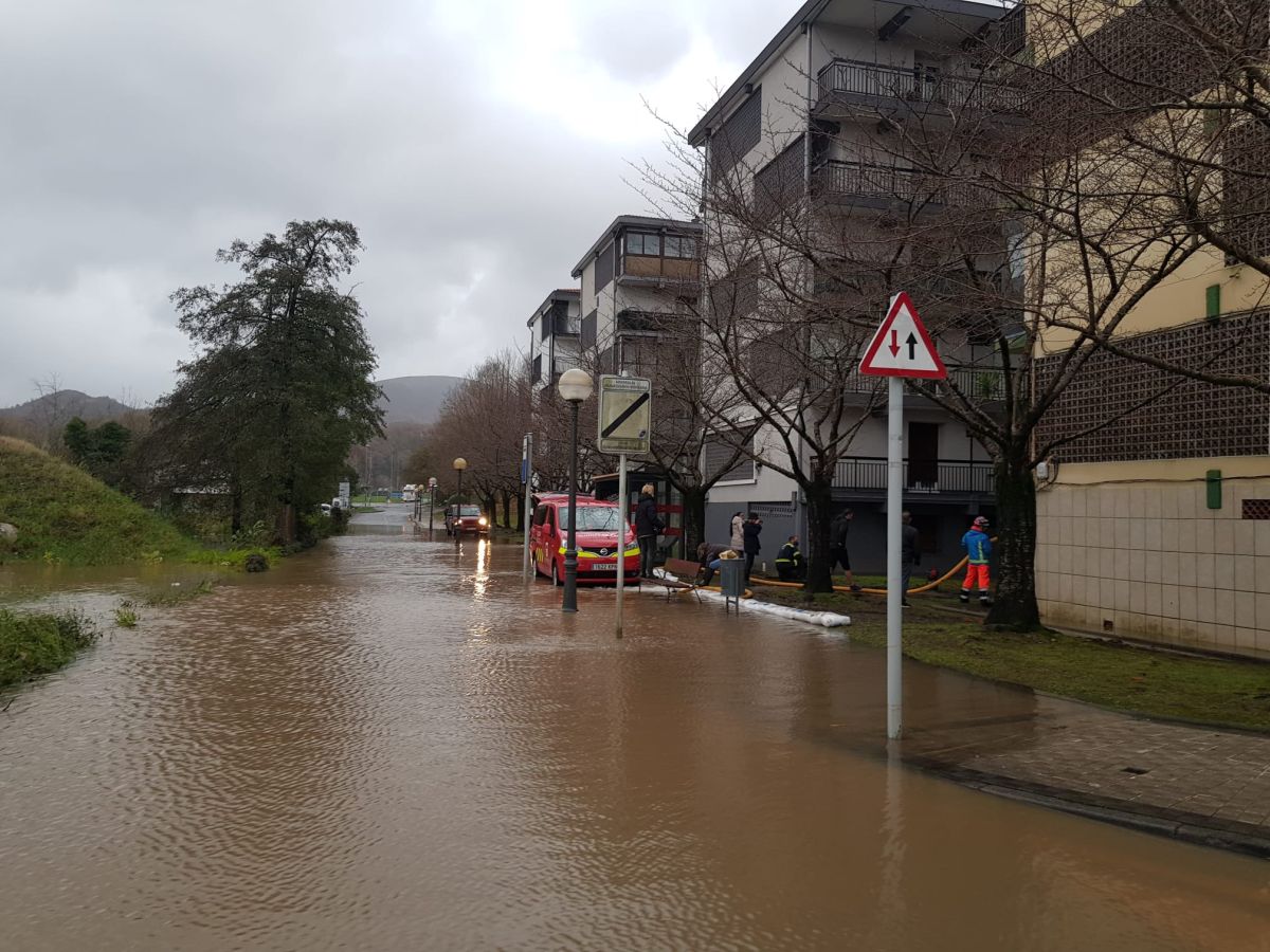 Fotos: Inundaciones en Behobia y otros puntos de Irun por el desbordamiento del Bidasoa