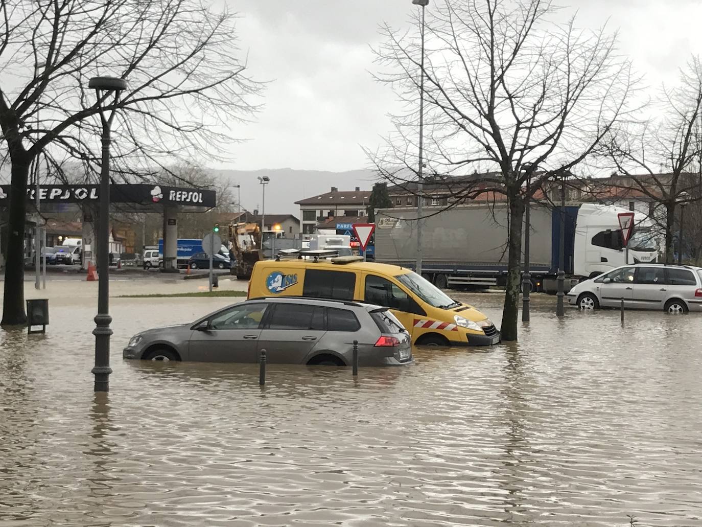 Fotos: Inundaciones en Behobia y otros puntos de Irun por el desbordamiento del Bidasoa