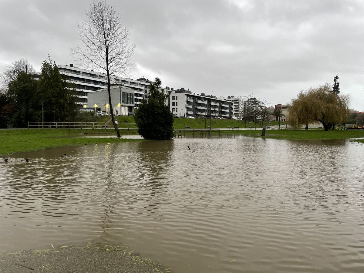 Fotos: Inundaciones en el barrio de Txomin por el desbordamiento del Urumea
