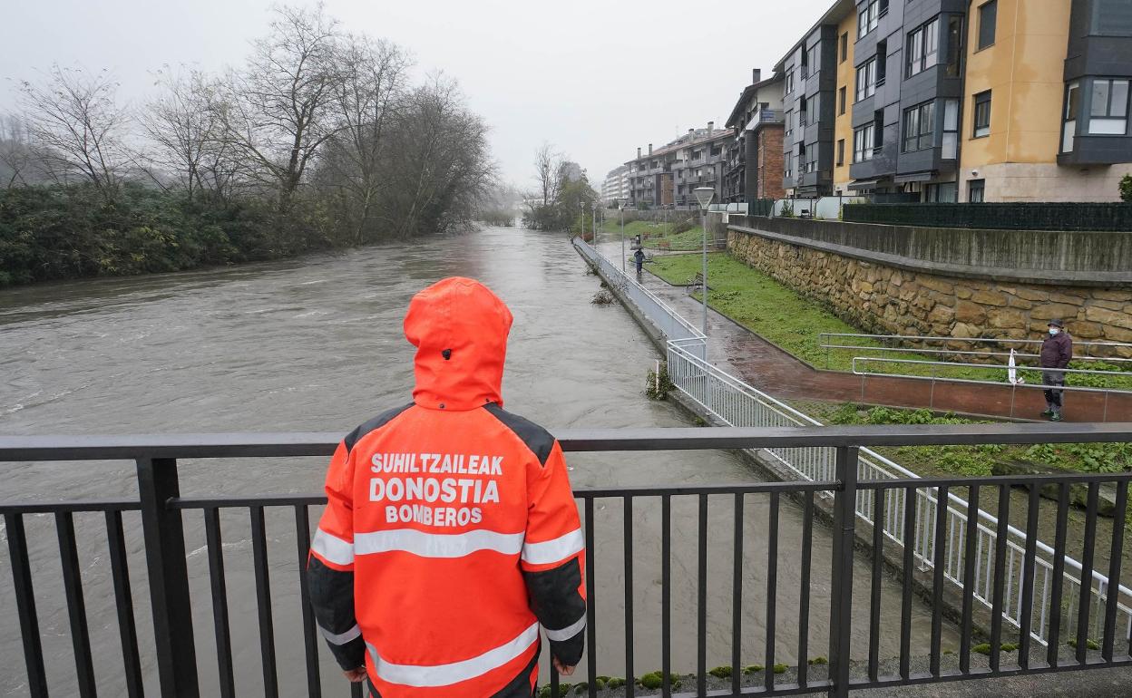 Vigilando el río en Ergobia. 