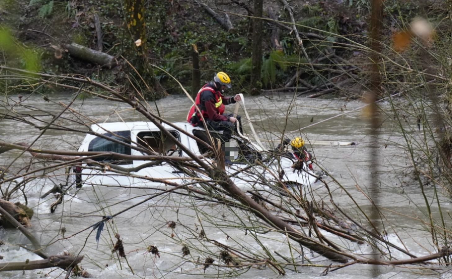 Fotos: Rescatan del río Bidasoa en Lesaka el cuerpo del vecino de Elizondo