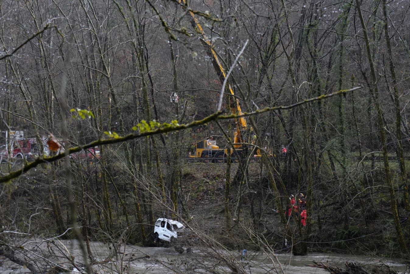 Fotos: Rescatan del río Bidasoa en Lesaka el cuerpo del vecino de Elizondo