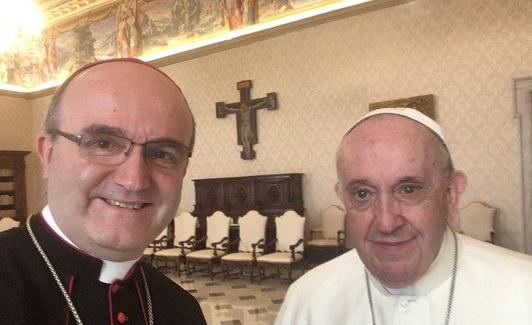 José Ignacio Munilla con el papa Francisco, ayer en Roma.