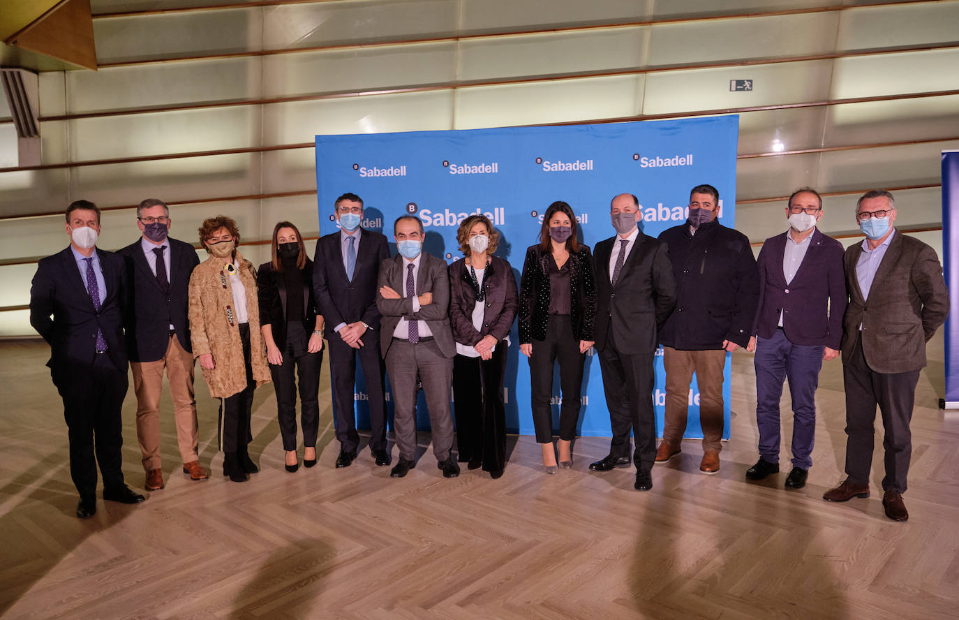 Banco Sabadell: Mikel Urkola, Óscar Goicoechea, Susana Urkijo, Arrate Vitores, Juan Agut, Gorka Montero, Ana Euba, Itziar Mahave, Federico Becker, Javier Rapado, Javier Díaz de Otalora y Pedro Sánchez.