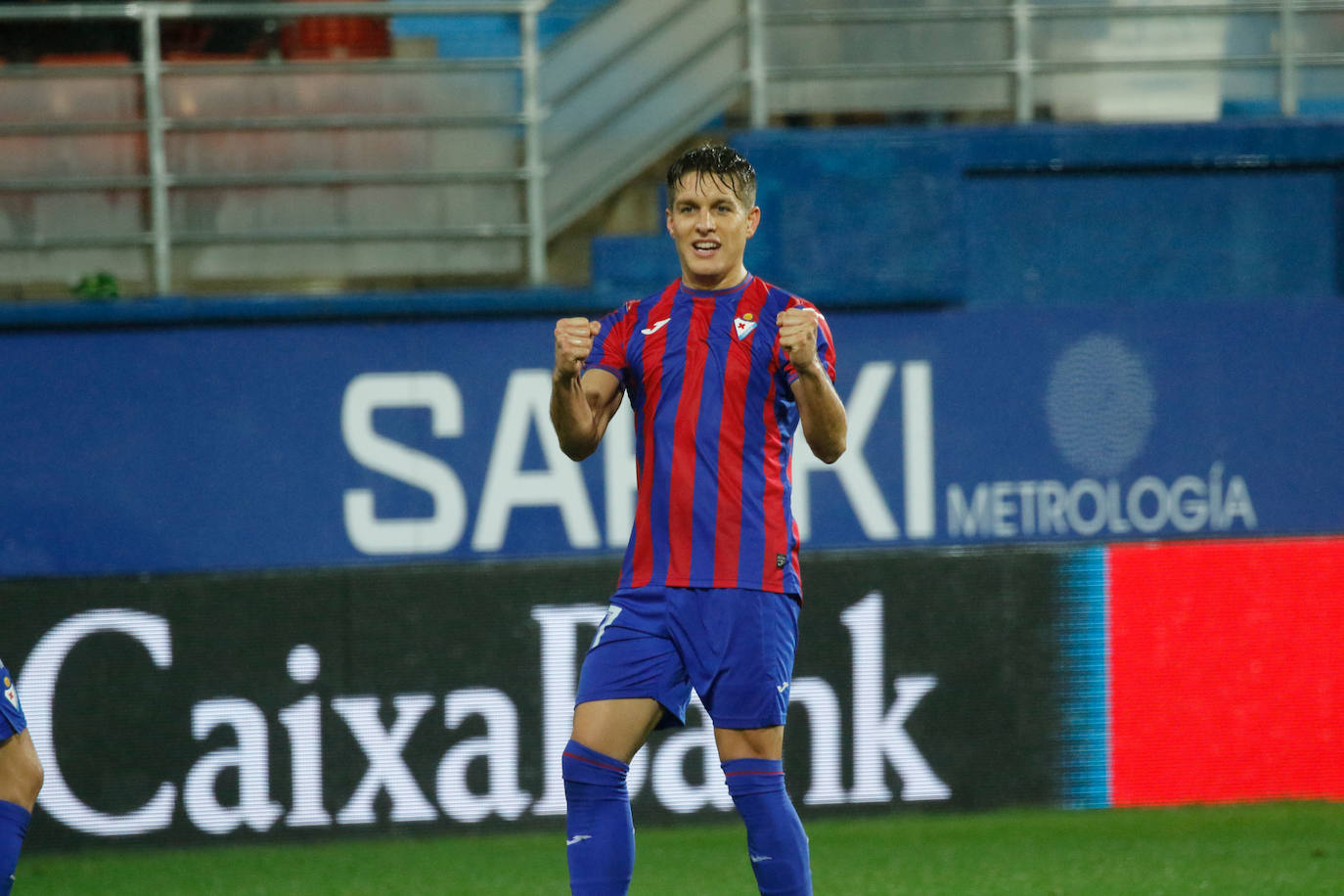 Corpas celebra un gol en Ipurua.