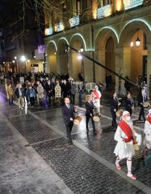 Imagen secundaria 2 - Tres momentos del acto.