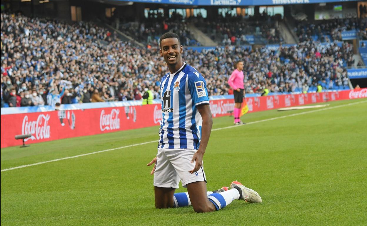 La sonrisa de Alexander Isak denota la felicidad del sueco tras hacer el 1-0. Una pena que fuera insuficiente para derrotar al Villarreal. 