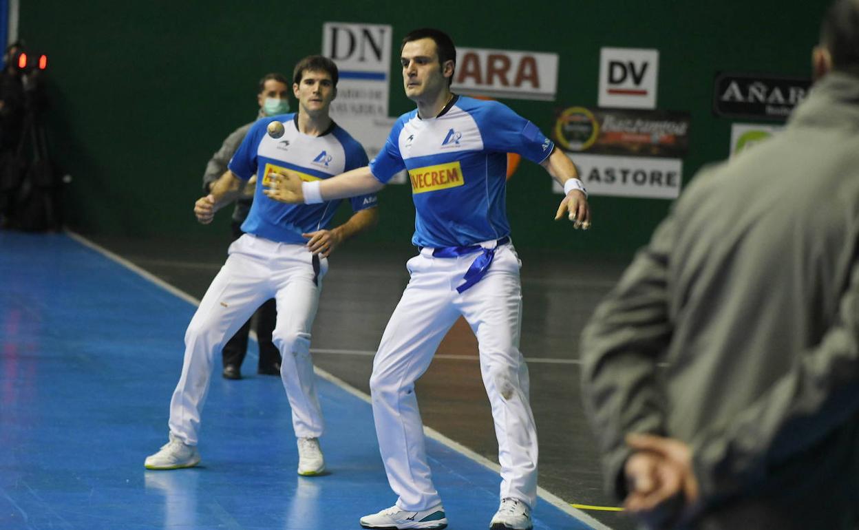 Elezkano y Zabaleta, en un partido del Campeonato de Parejas. 