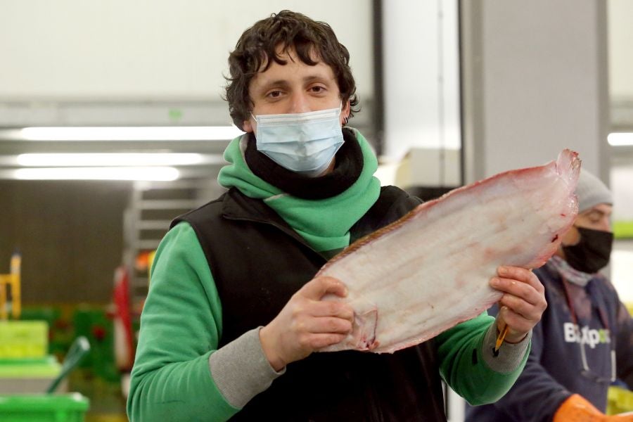 Fotos: Las dudas llegan a la lonja de pescado