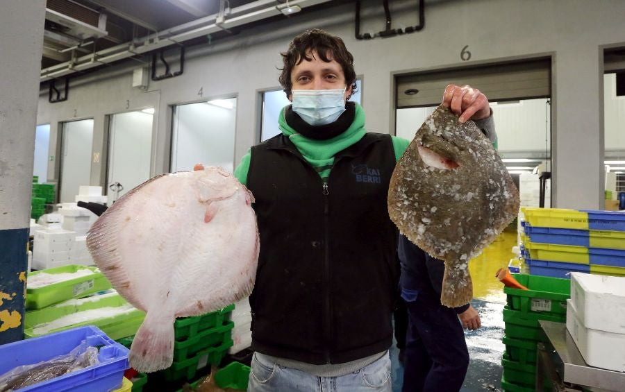 Fotos: Las dudas llegan a la lonja de pescado