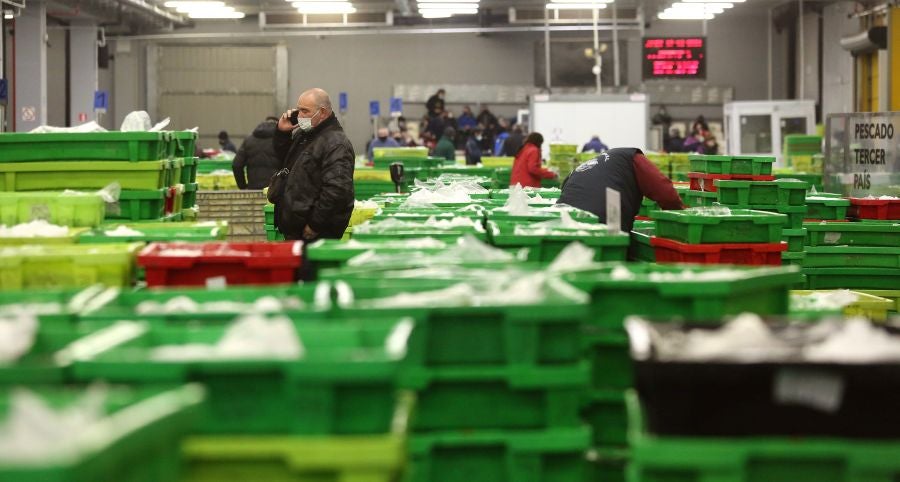 Fotos: Las dudas llegan a la lonja de pescado