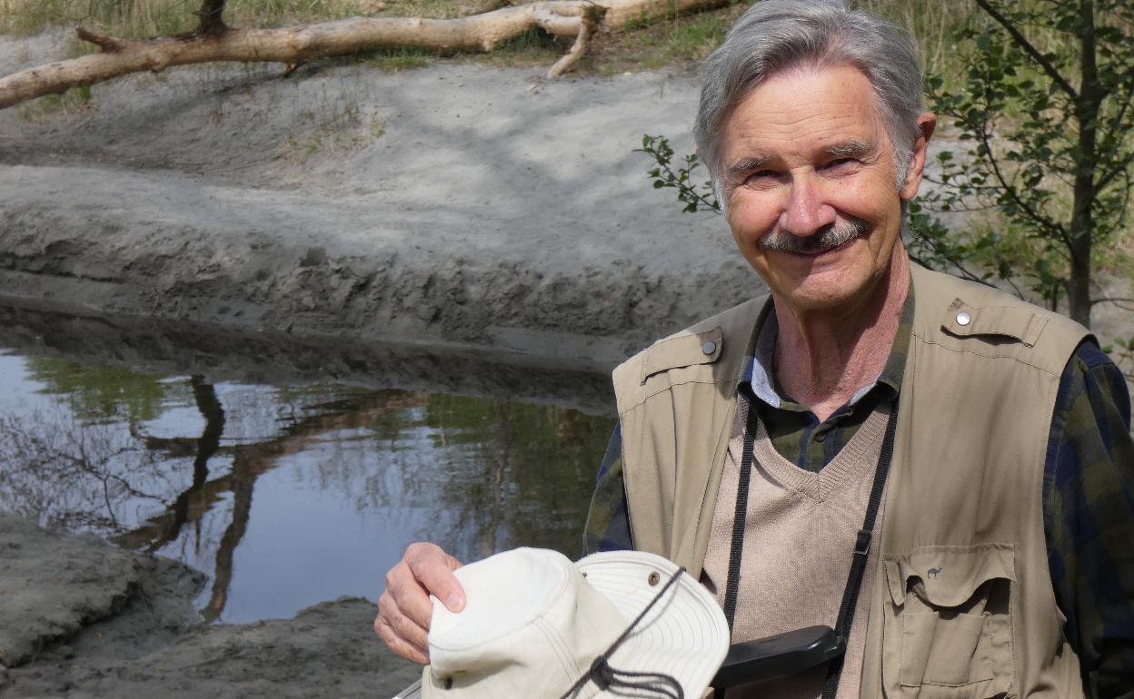 Prof. Reichholf en el bosque de rio Inn, Bavaria./