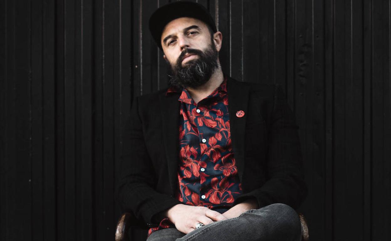 Serge zarauztarrak 'Leihotik mundura' diskoa kaleratu du