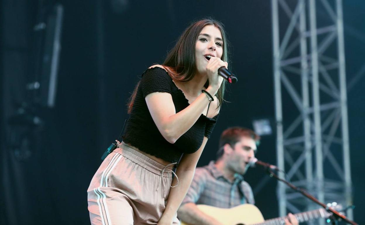 Eider Saez, Nøgen taldearen 2019ko kontzertu batean. 