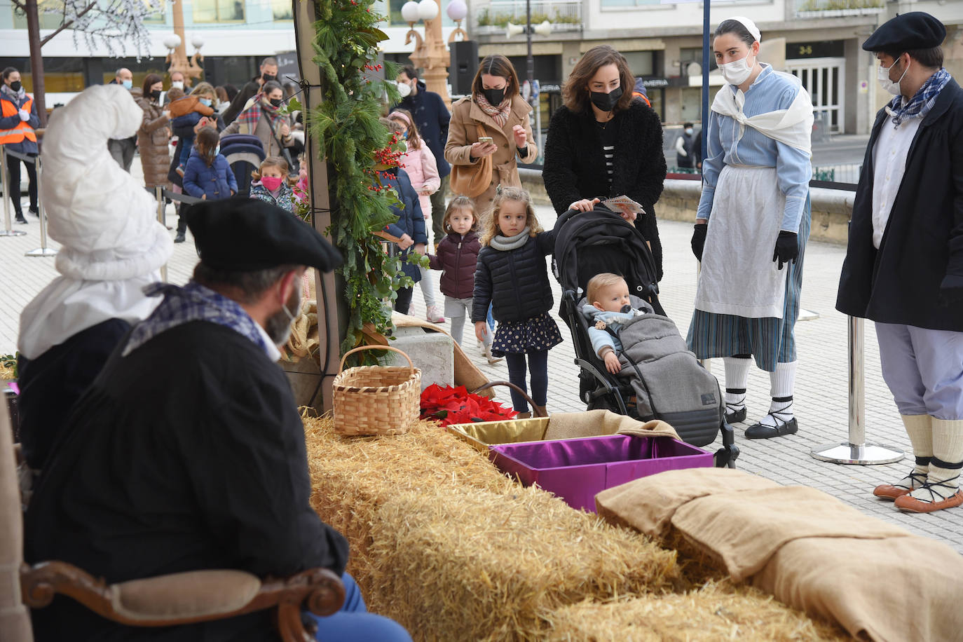 Fotos: Olentzero y Mari Domingi visitan las calles de Donostia