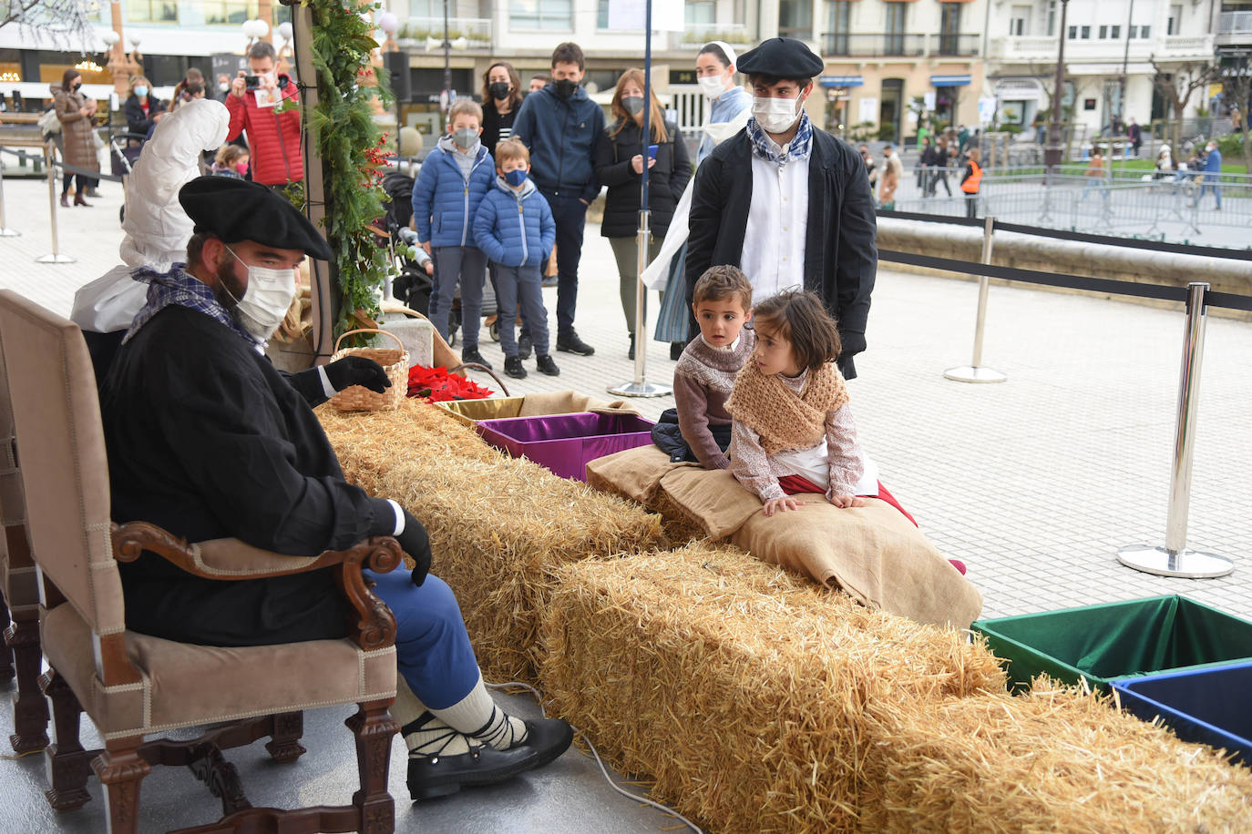 Fotos: Olentzero y Mari Domingi visitan las calles de Donostia
