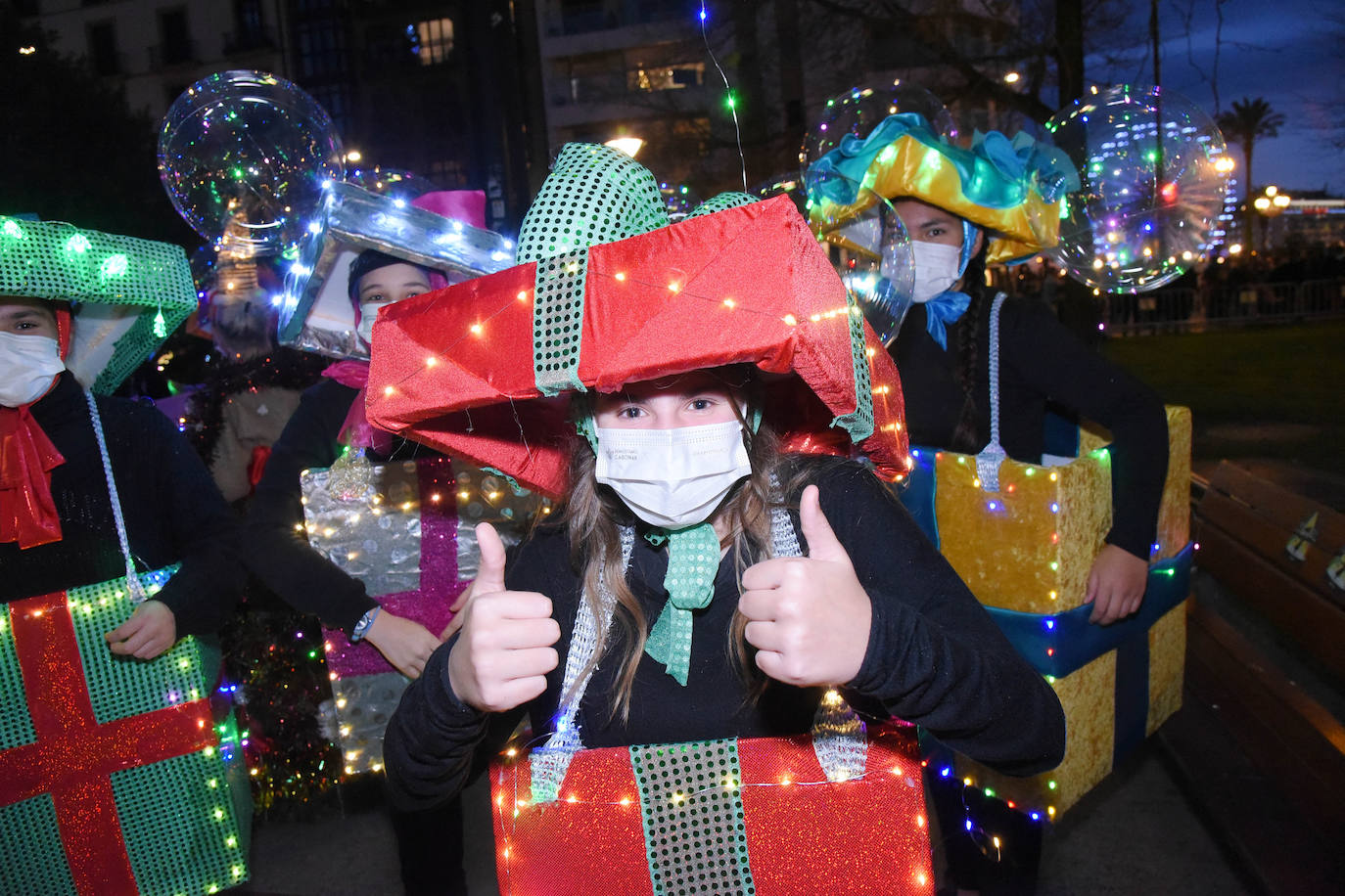 Fotos: Olentzero y Mari Domingi visitan las calles de Donostia