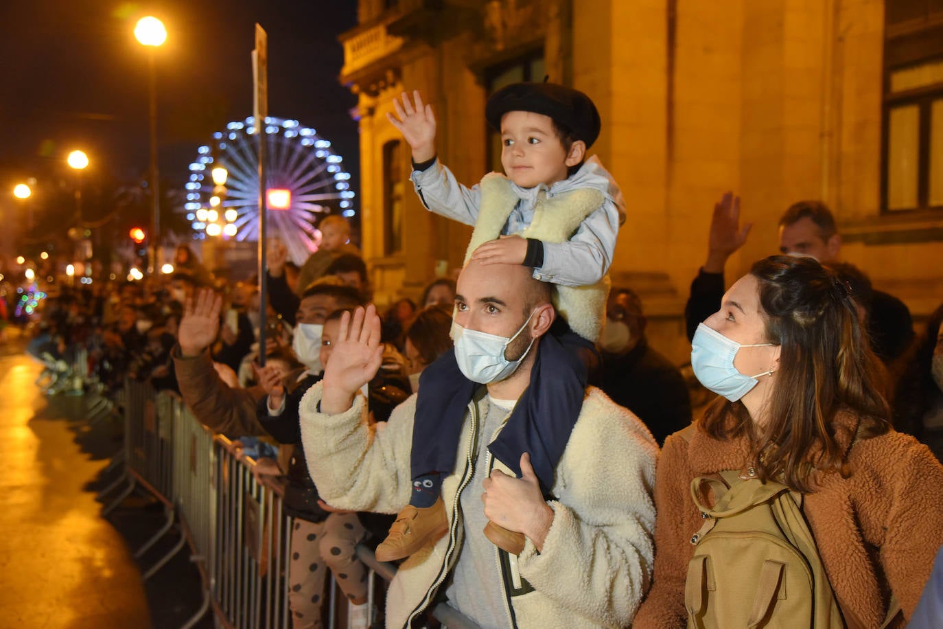 Fotos: Olentzero y Mari Domingi visitan las calles de Donostia