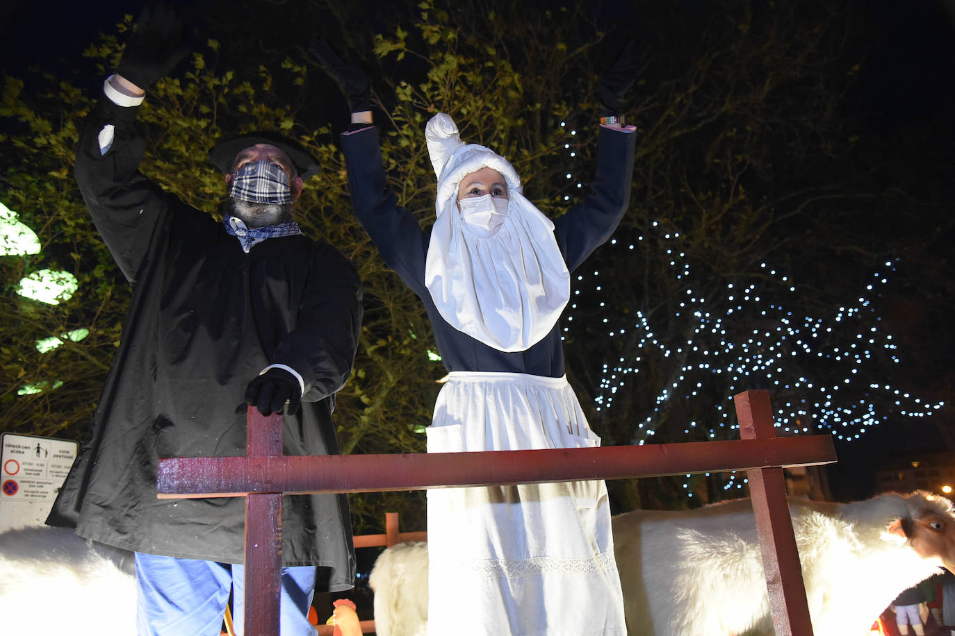 Fotos: Olentzero y Mari Domingi visitan las calles de Donostia