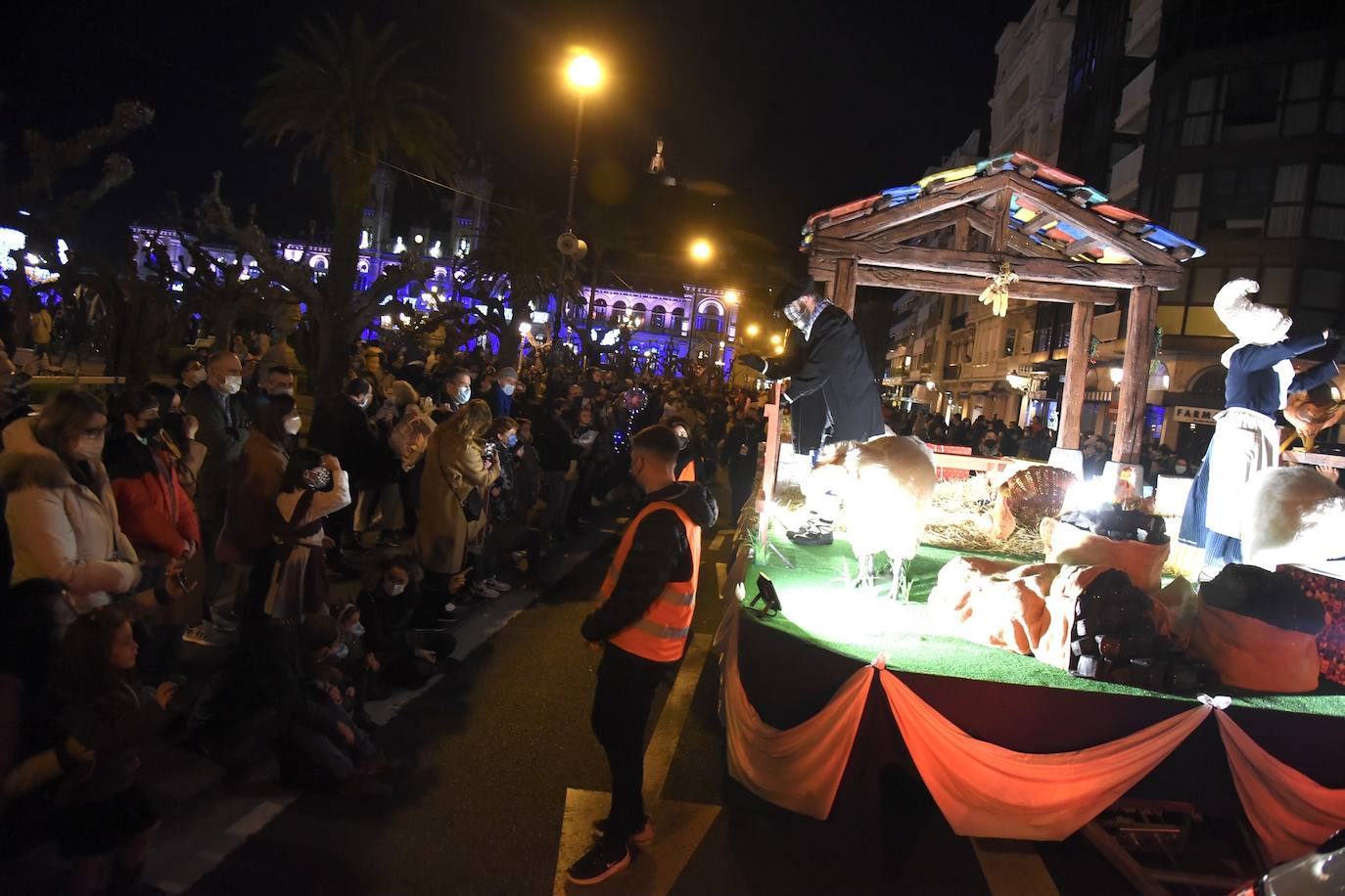 Fotos: Olentzero y Mari Domingi visitan las calles de Donostia