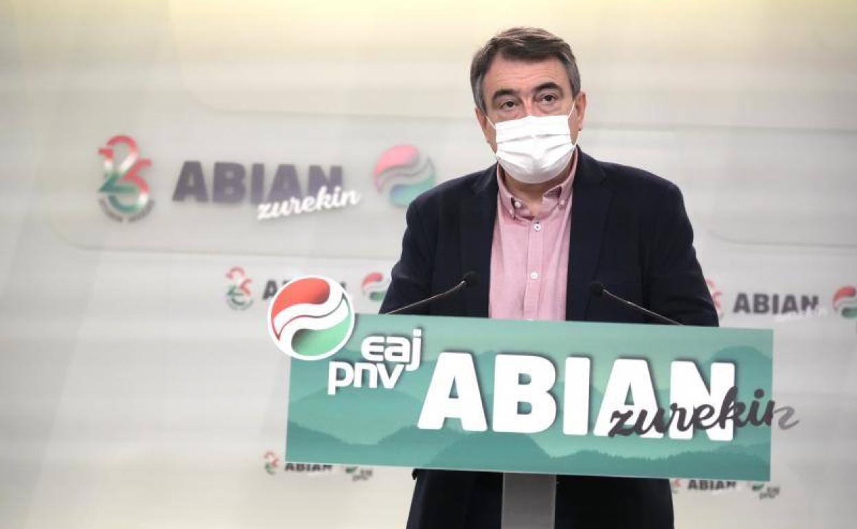 Aitor Esteban, en la rueda de prensa que ha ofrecido en Bilbao.