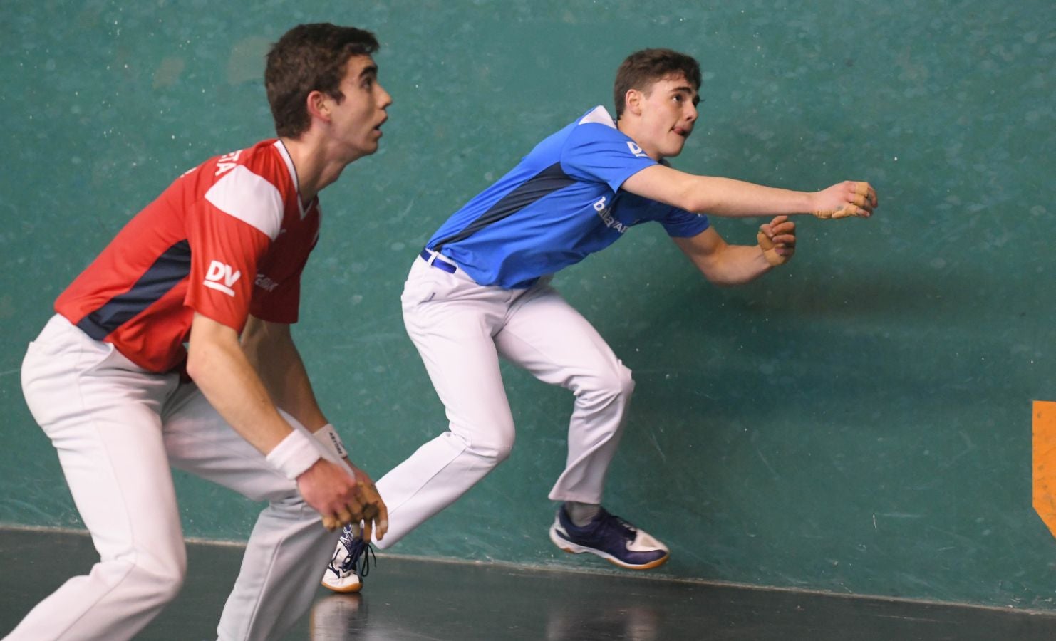 Olatz Arrizabalaga destroza a Amaia Aldia con el saque (6-22) y sucede a la de Dima en el palmarés. 