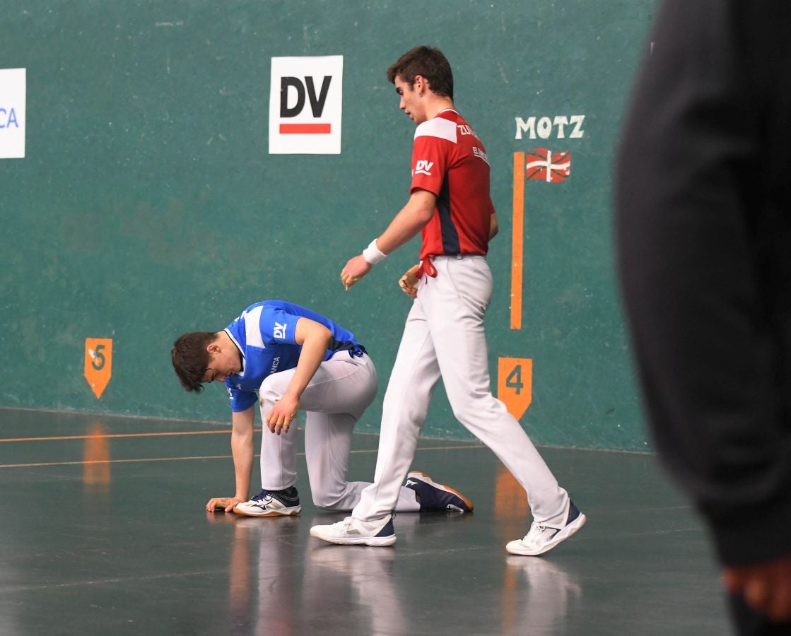 Olatz Arrizabalaga destroza a Amaia Aldia con el saque (6-22) y sucede a la de Dima en el palmarés. 