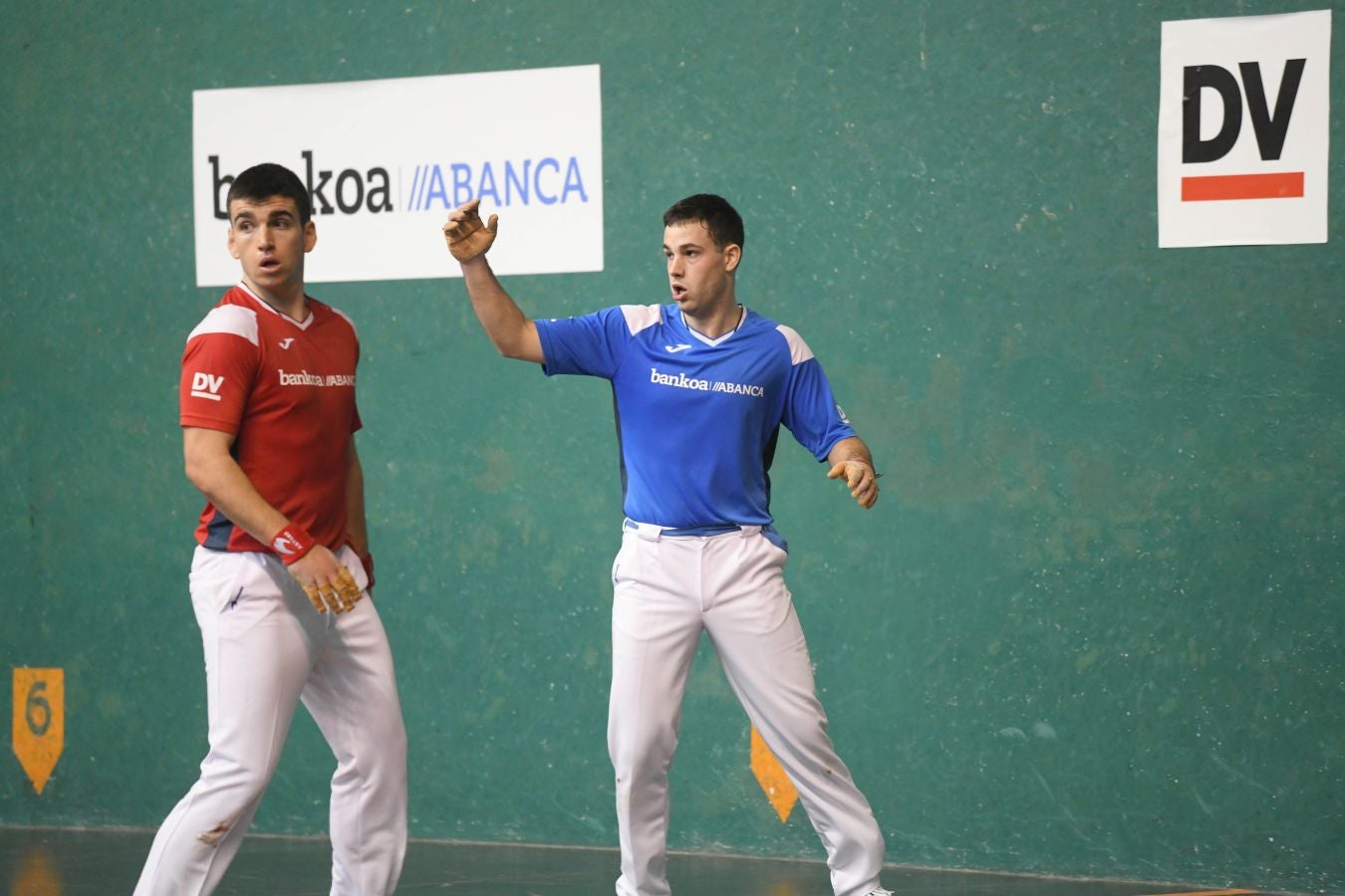 Olatz Arrizabalaga destroza a Amaia Aldia con el saque (6-22) y sucede a la de Dima en el palmarés. 