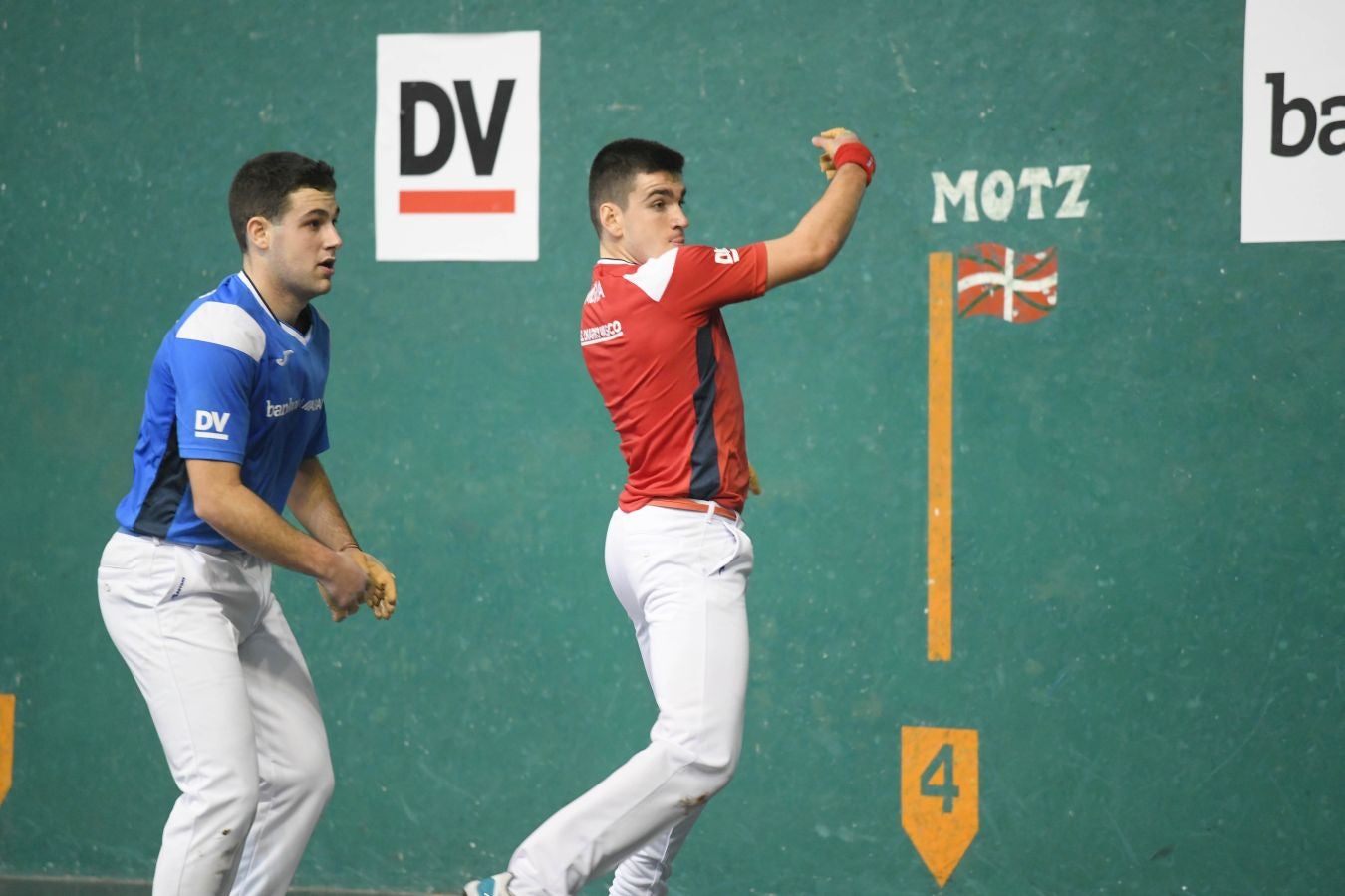 Olatz Arrizabalaga destroza a Amaia Aldia con el saque (6-22) y sucede a la de Dima en el palmarés. 