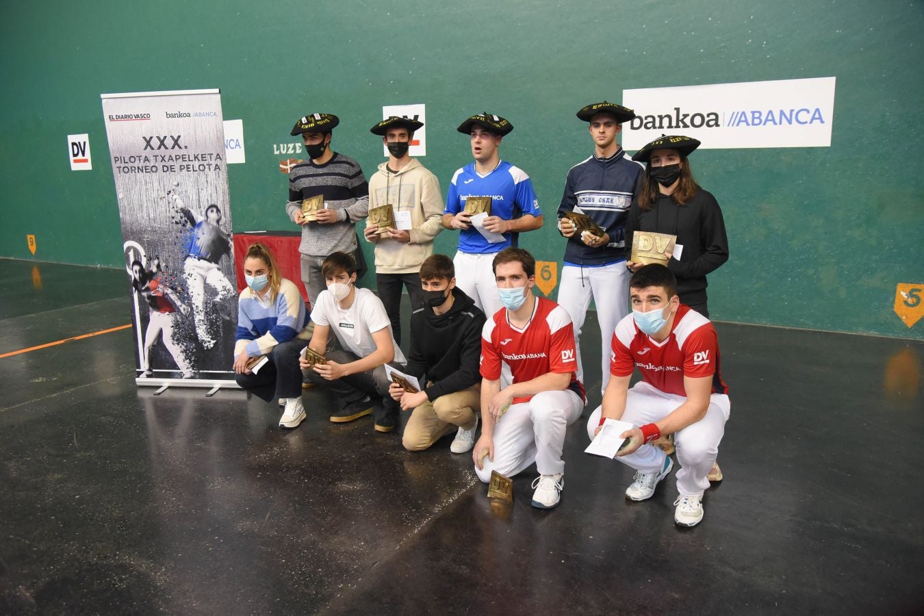 Olatz Arrizabalaga destroza a Amaia Aldia con el saque (6-22) y sucede a la de Dima en el palmarés. 