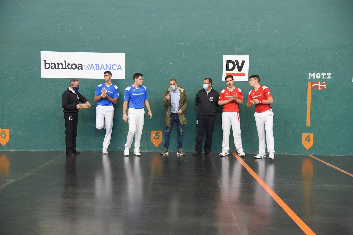 Olatz Arrizabalaga destroza a Amaia Aldia con el saque (6-22) y sucede a la de Dima en el palmarés. 