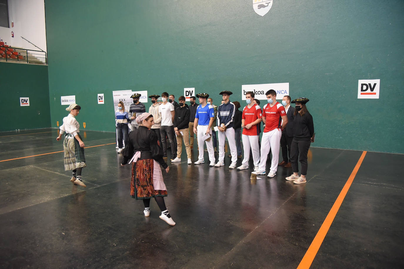 Olatz Arrizabalaga destroza a Amaia Aldia con el saque (6-22) y sucede a la de Dima en el palmarés. 