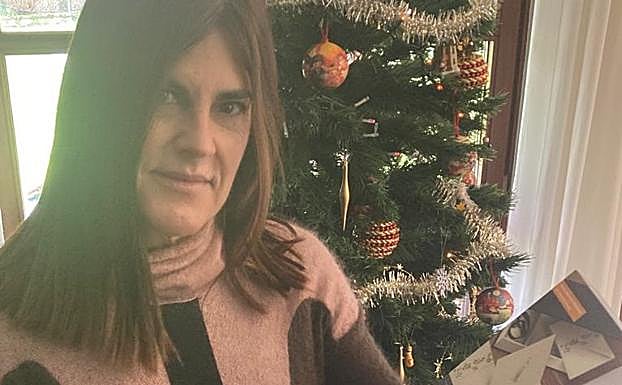 Olentzero trajo ayer a Miren Gorrotxategi un regalo muy original, un set de caligrafía.