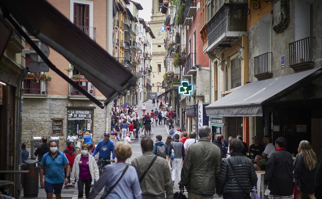 Navarra adelanta el cierre de la hostelería y sociedades, prohíbe el consumo en barra y extiende el pasaporte covid
