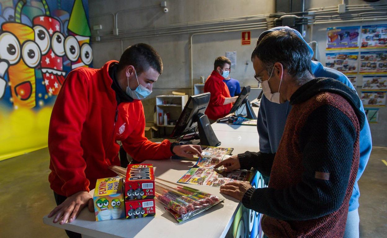 Venta de material pirotécnico ayer tarde. 