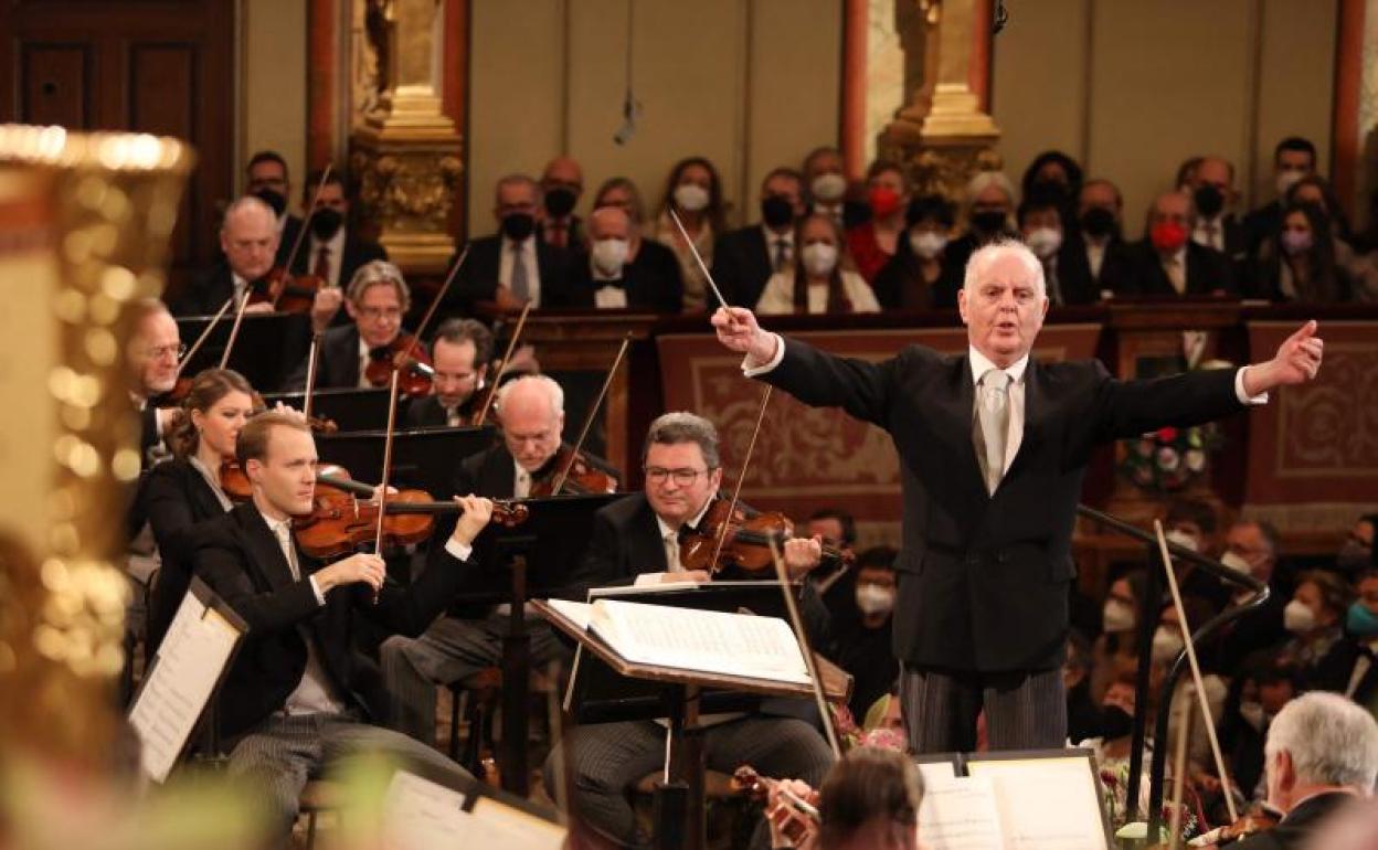 Barenboim dirige ayer a la Filarmónica de Viena en el Concierto de Año Nuevo. 