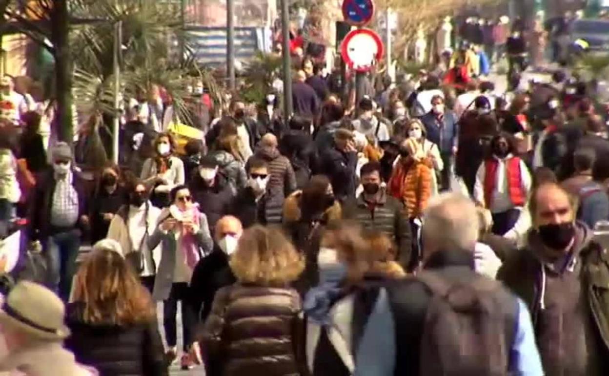 Coronavirus en Euskadi: El pico por ómicron tardará al menos dos semanas mientras Euskadi inicia el año con el doble de casos