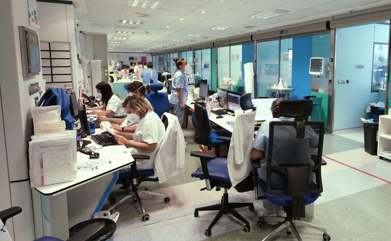 Coronavirus en Gipuzkoa: El Hospital Donostia cierra una planta UCI a la espera del impacto de las fiestas navideñas