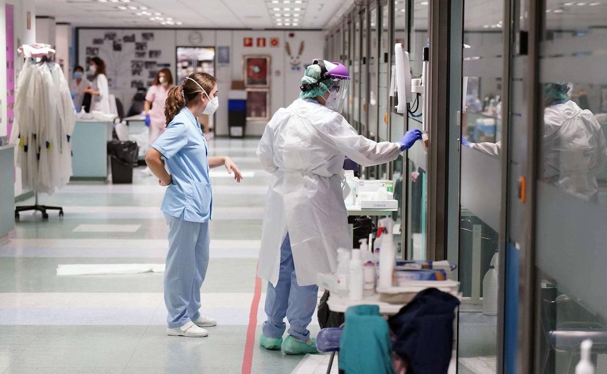 Personal sanitario en el Hospital Donostia